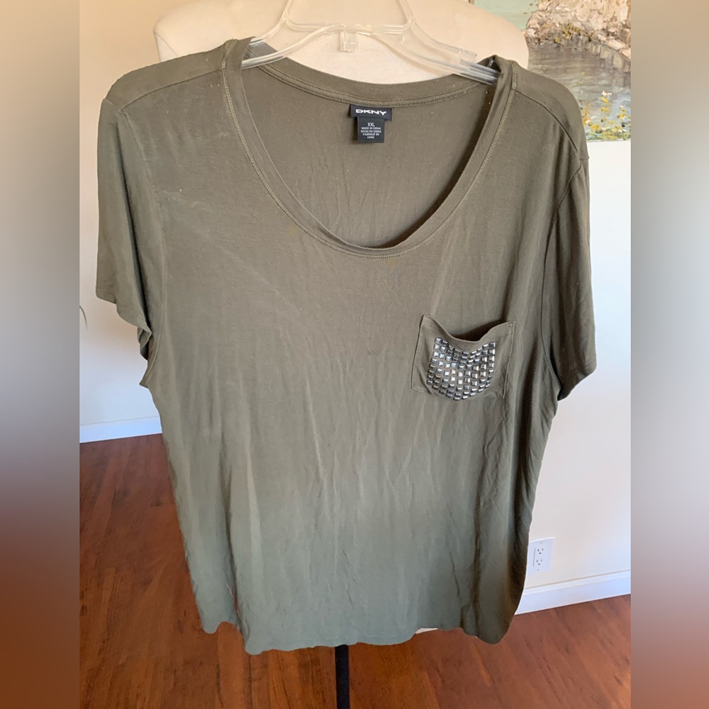 Great DKNY taupe shirt sleeve top